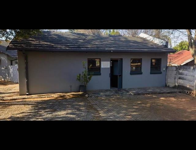 BUSINESS PROPERTY TO RENT IN LYNNWOOD GLEN